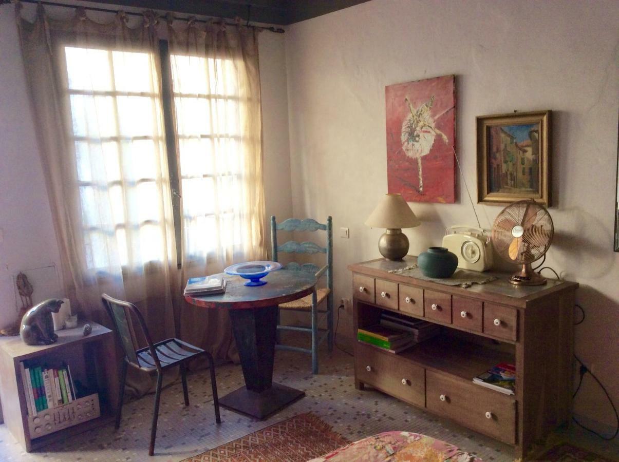 Nid D'Artiste Bed & Breakfast Saint-Quentin-la-Poterie Dış mekan fotoğraf